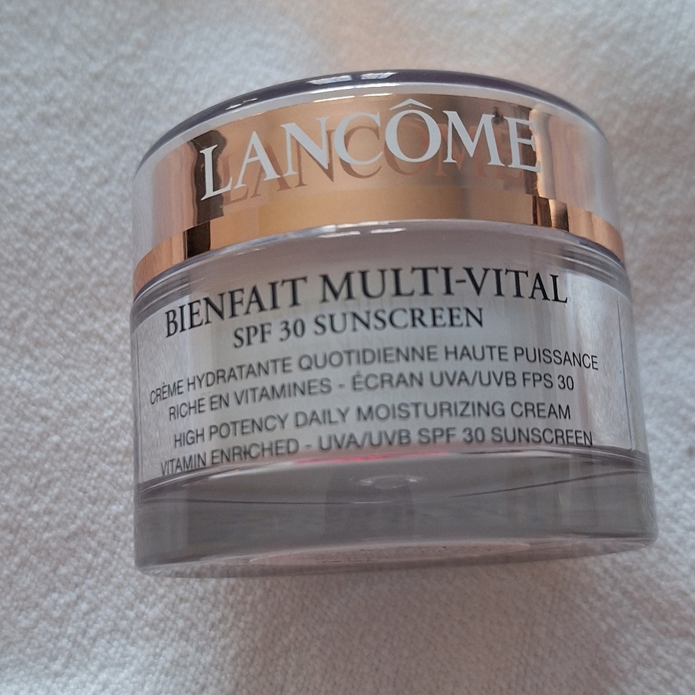 Bienfait Multi-Vital SPF 30 Sunscreen - High Potentcy Daily Moisturizing Cream